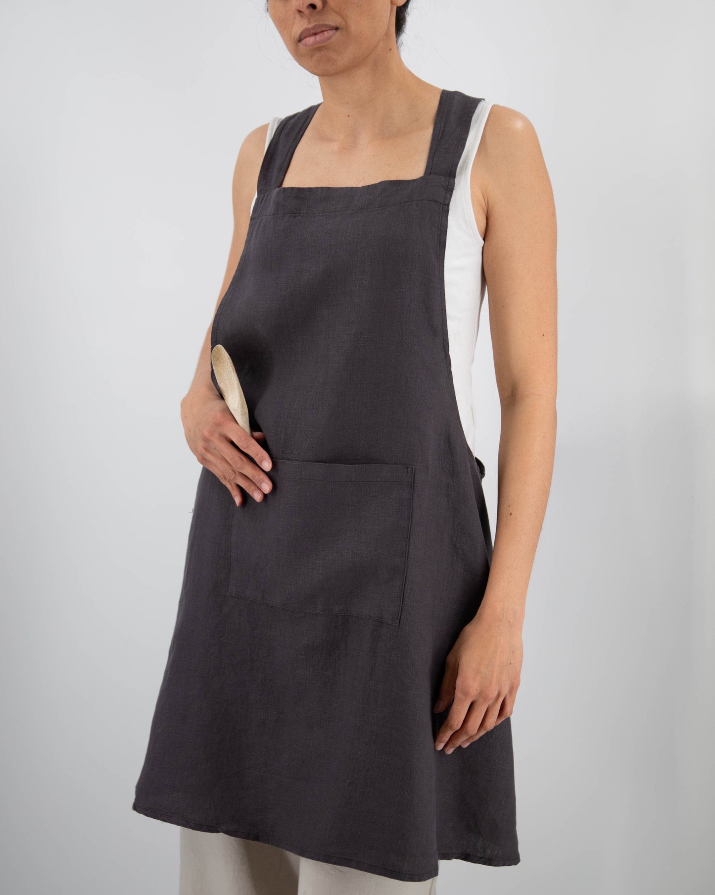 Nishi Cross-Back Linen Apron